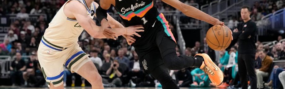 KAIYUN-文班亚马23+15 马刺七人上双客场32分大胜雄鹿