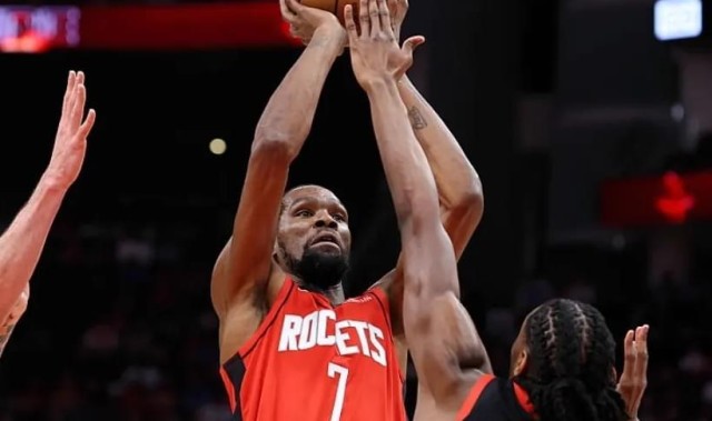 开云体育-NBA最新排名出炉！火箭坐收大礼，勇士开始掉队，湖人也升到第四