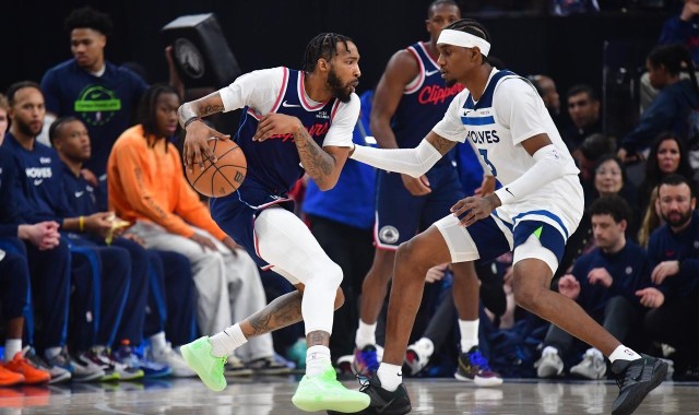 无敌战神！小卡狂轰45+5+5创纪录！加兰给力，爱德华兹空砍36+2+5