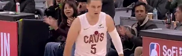 开云体育平台-梅里尔三分命中，骑士第三节已打出34-16领先到两位数分差